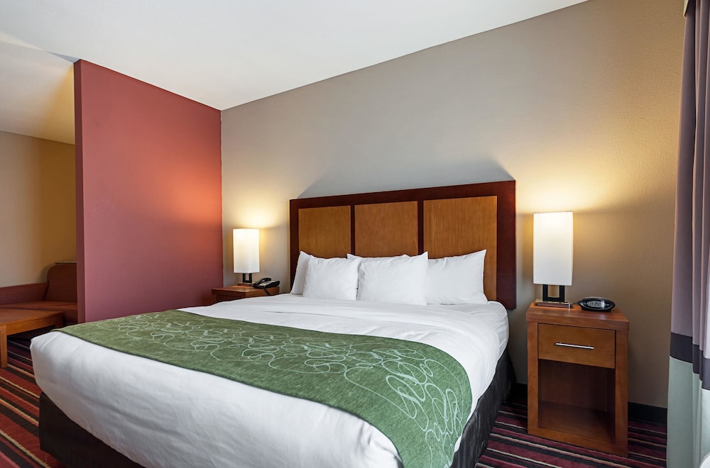 Comfort Suites Sulphur 9/56