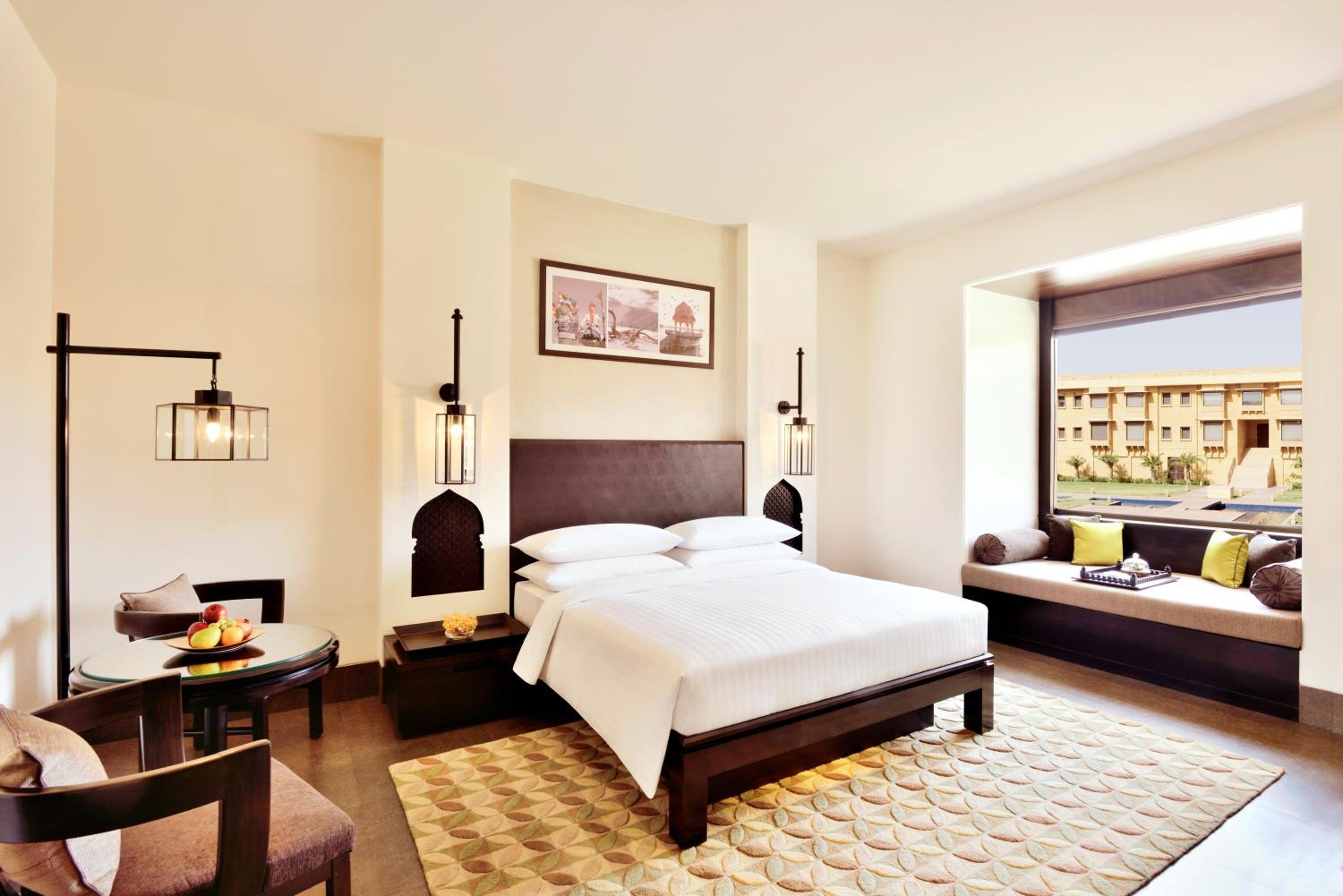 Oasis, King Bed, with View