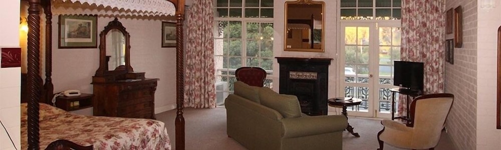 VICTORIA HOUSE MOTOR INN 24/30
