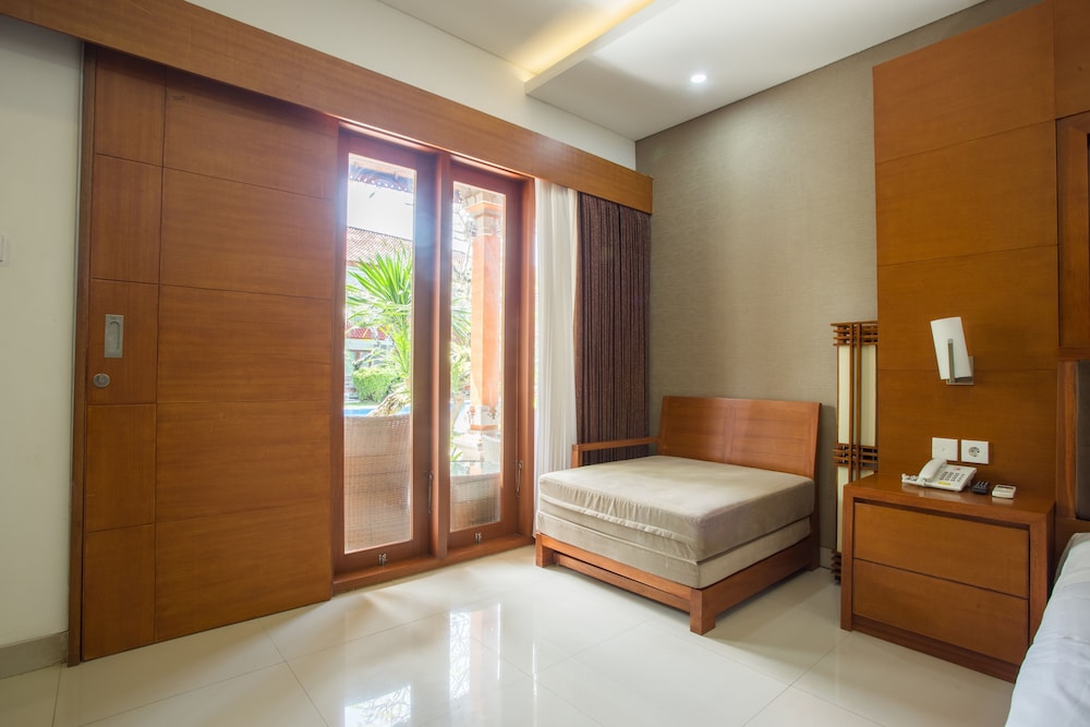 Sinar Bali 18/49