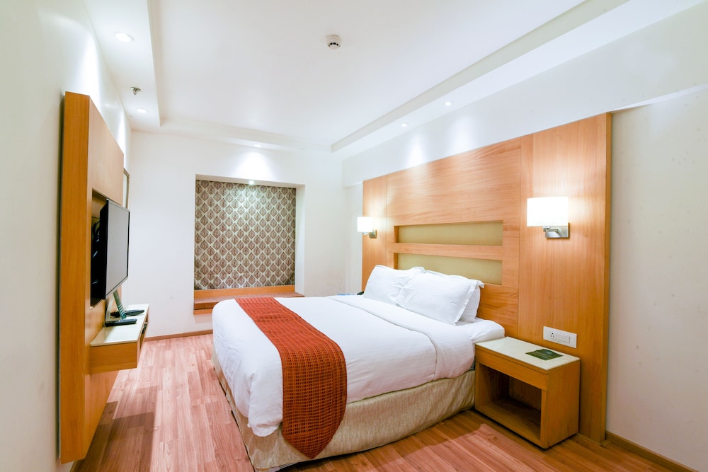 HOTEL EMERALD PARK-SHARANPUR 17/36