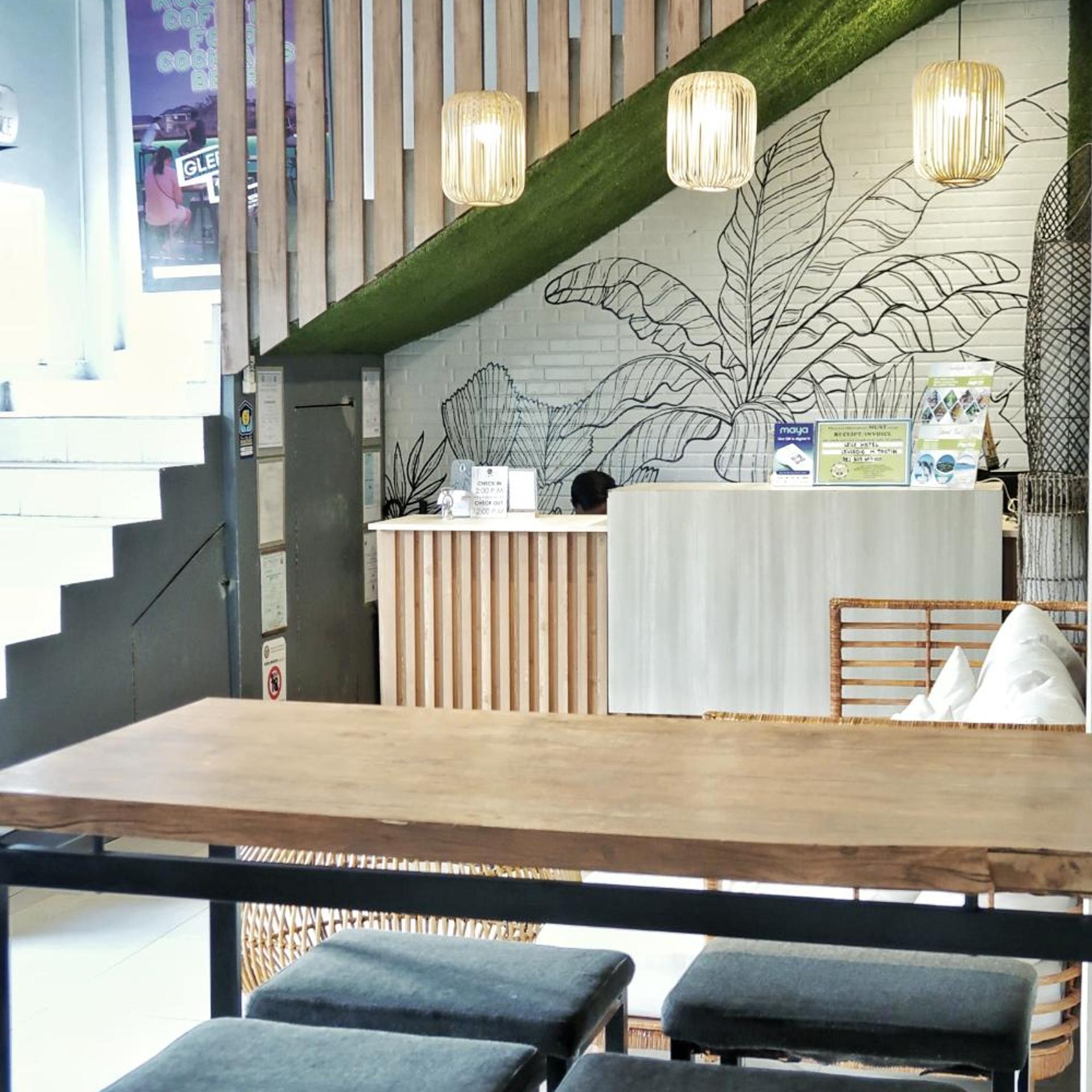 Leux Hotel 4/40