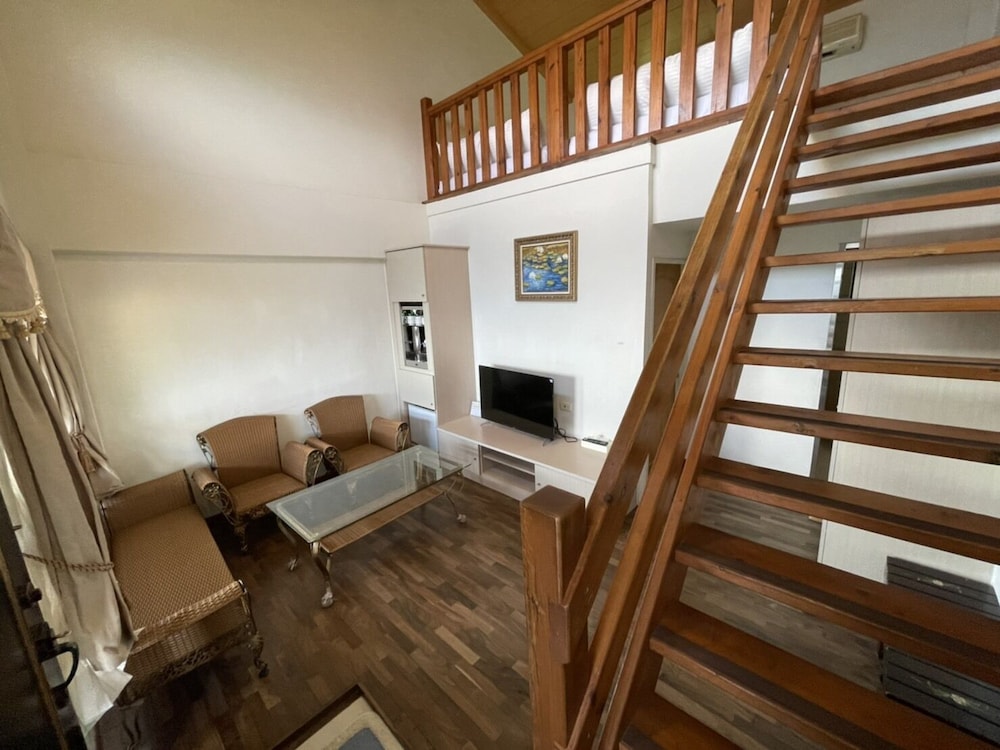Emmanuel Farmhouse 41/56