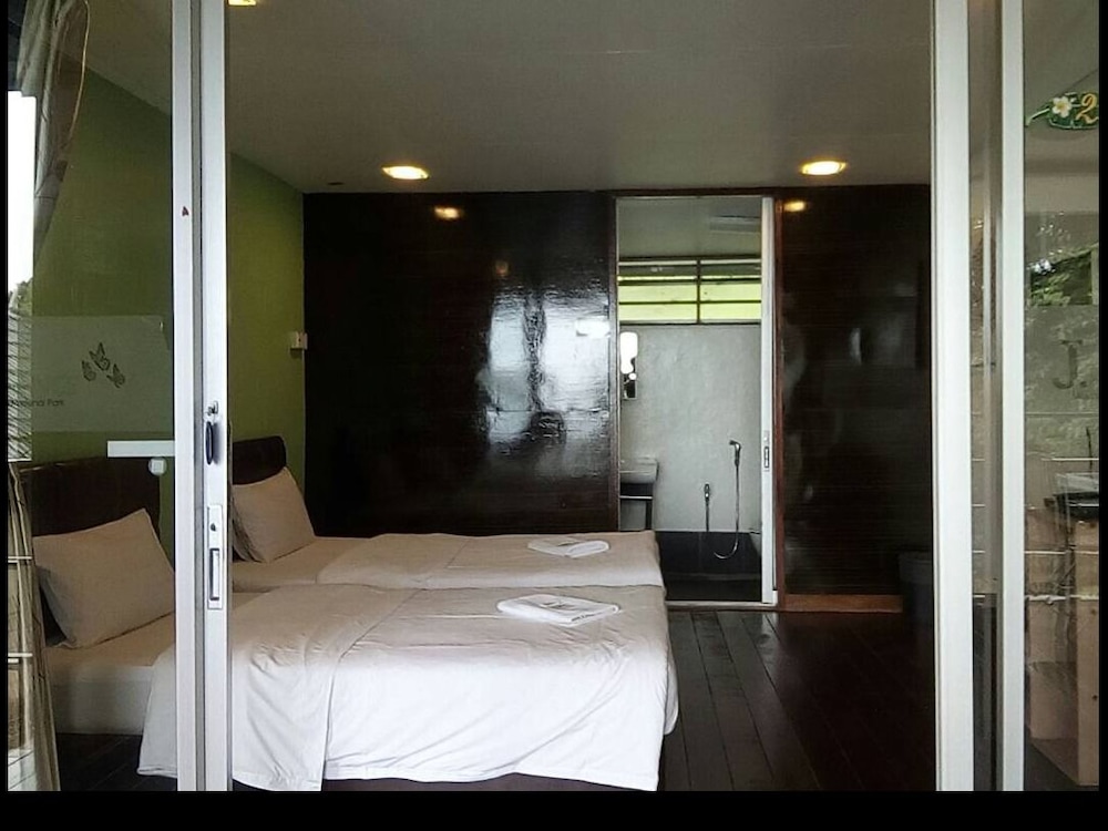 J Residence 17/60