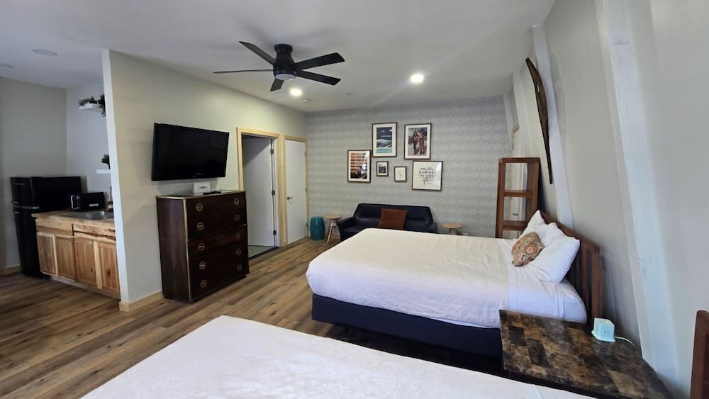 Cinnamon Bear Inn 11/80