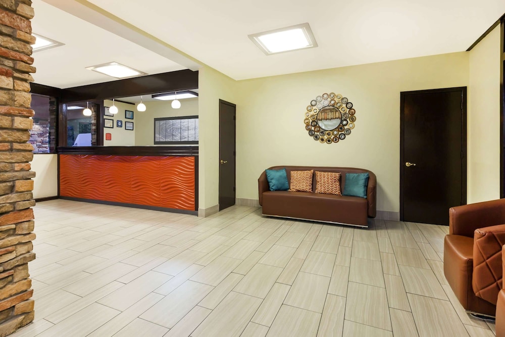 Howard Johnson by Wyndham Arlington Ballpark / Six Flags 6/17