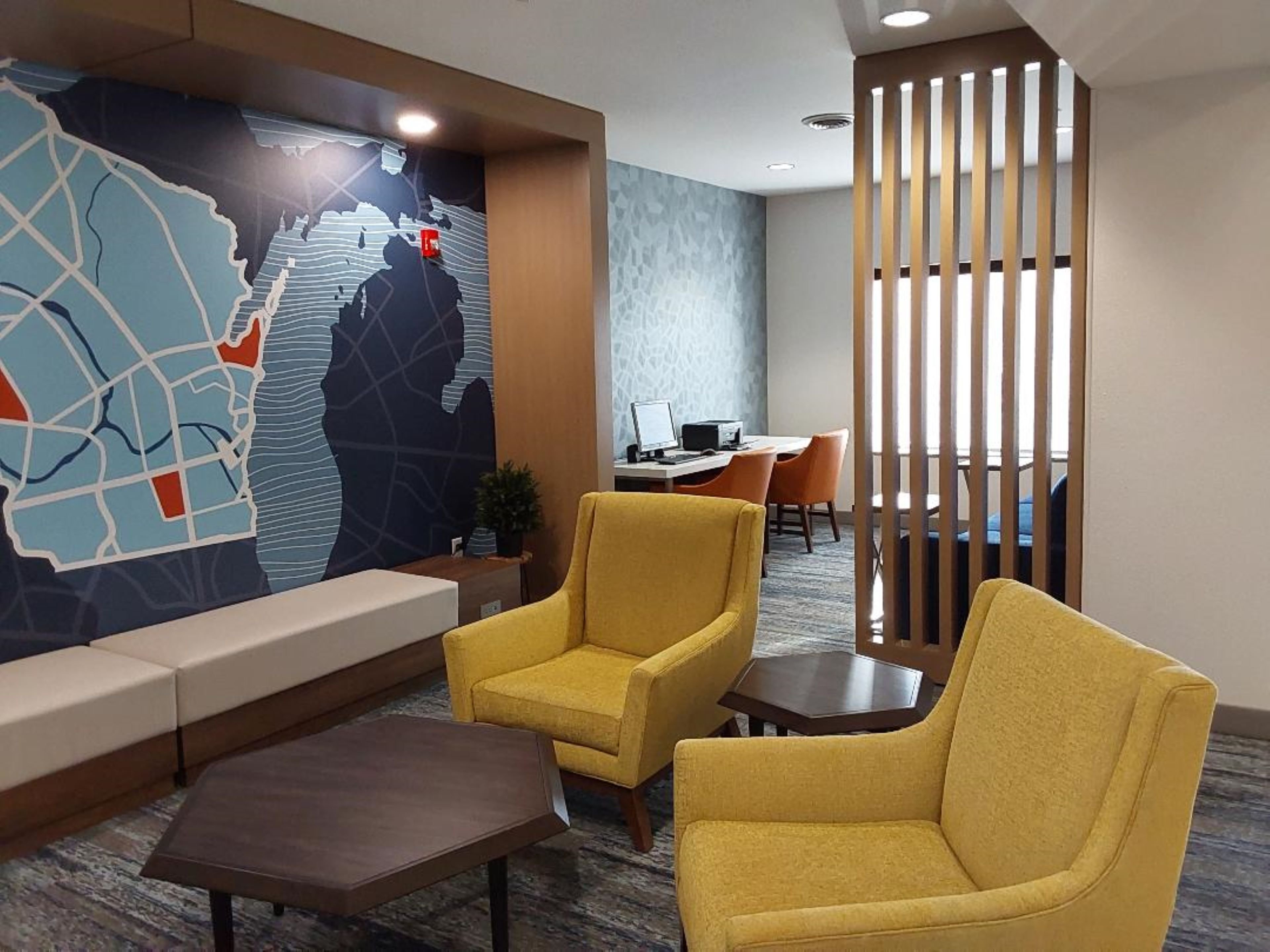 Holiday Inn Express Hotel And Suites Antigo 44/61