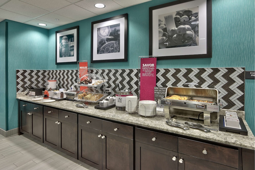 Hampton Inn Suites Albuquerque Airport 39/54