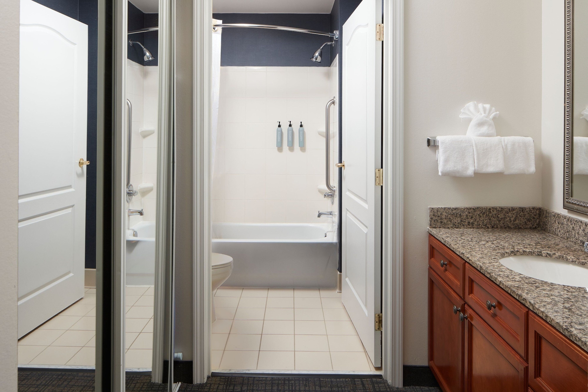 جناح بسرير كوين بغرفة نوم واحدة مع أريكة، Residence Inn Manassas Battlefield Park 3/5