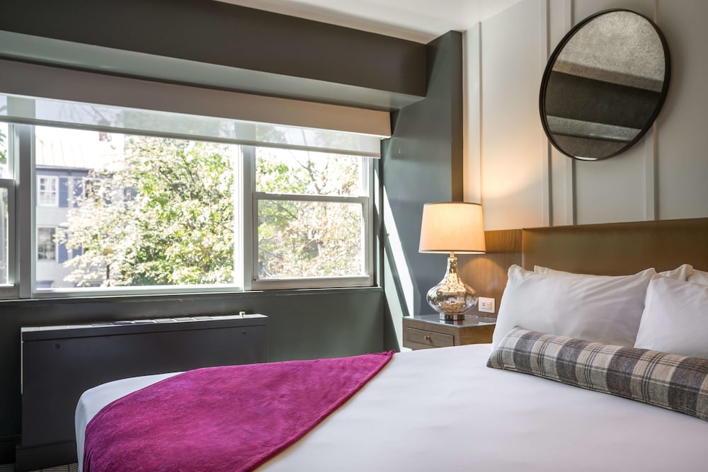 STANDARD, 2 QUEEN BEDS