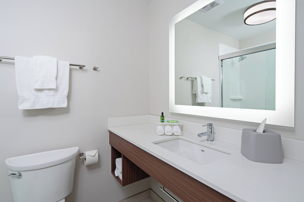 Holiday Inn Express Hotel Suites Seattle Sea Tac Airport 42/44