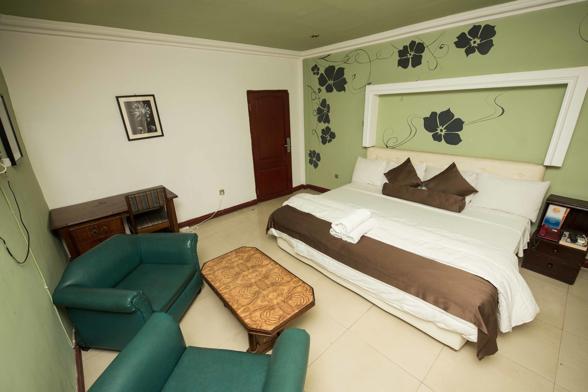 EXECUTIVE, DOUBLE BED