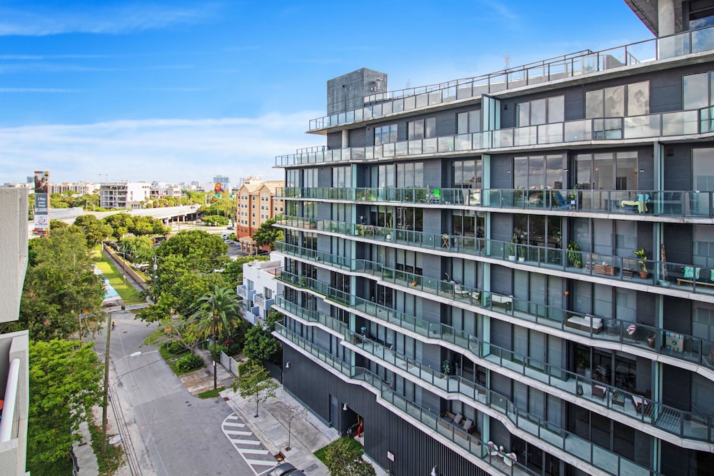 Roami at Habitat Brickell 1/50
