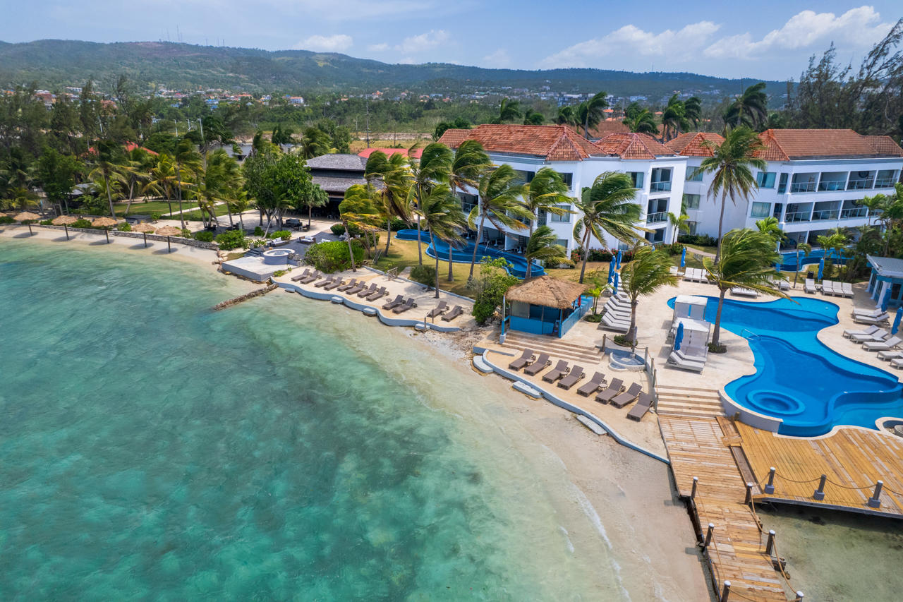Coyaba Beach Resort & Club 22/26