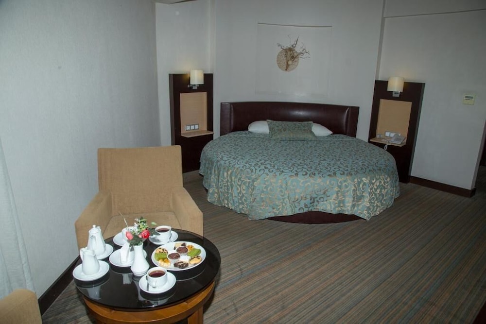 MOM Hotel 16/22