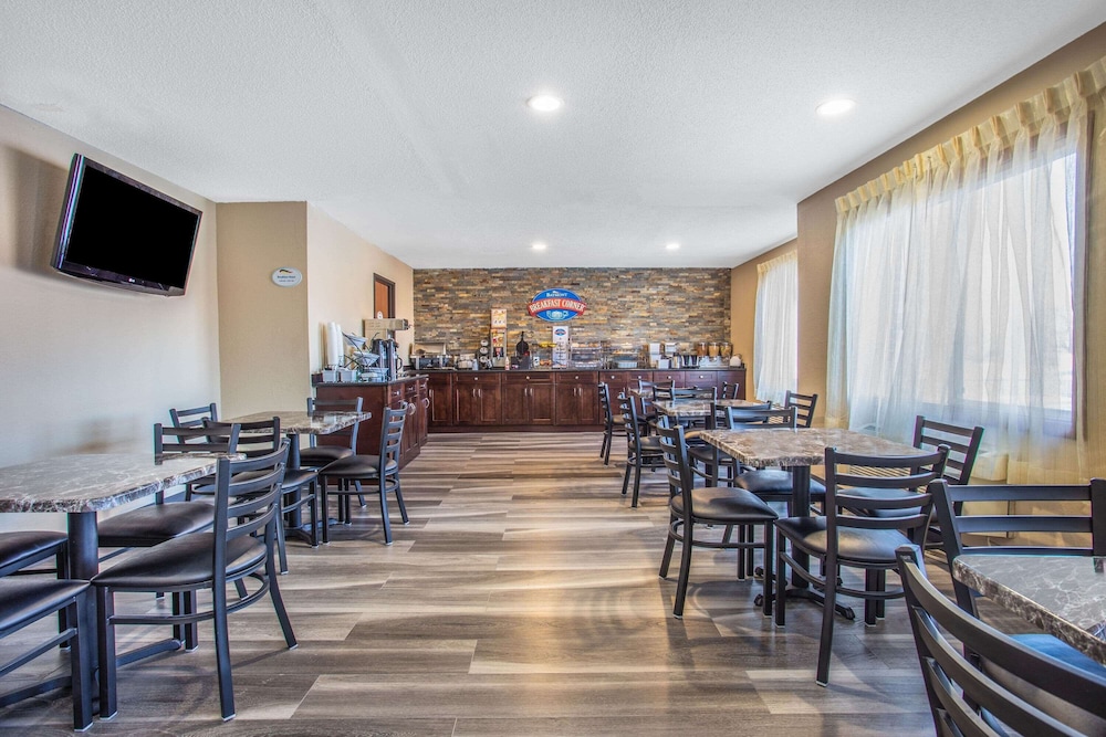 Baymont By Wyndham Joliet 37/50