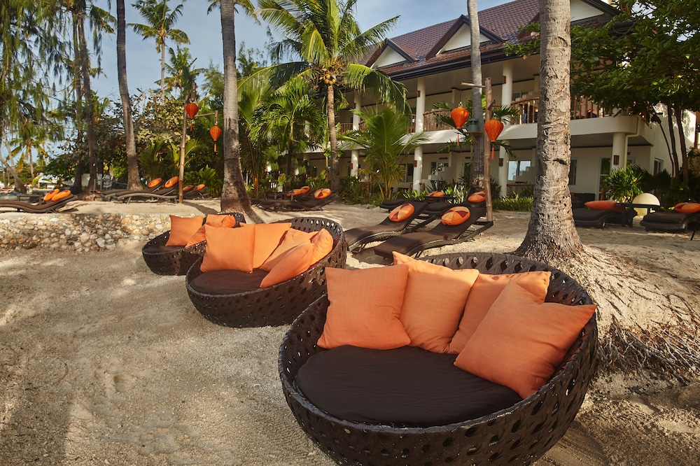 Ocean Vida Beach And Dive Resort 54/65