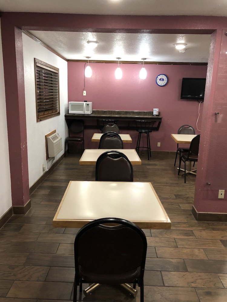 Americas Best Value Inn & Suites-Sidney 29/37