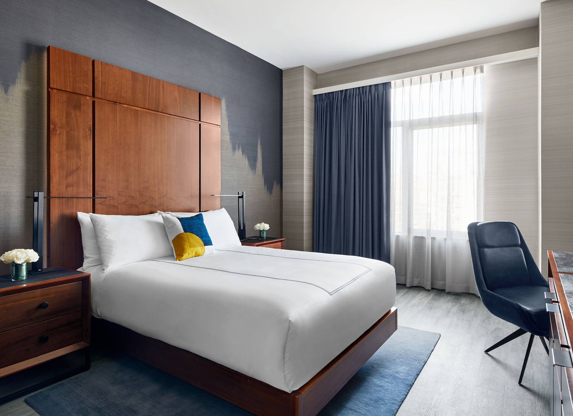 SUPERIOR, QUEEN BED