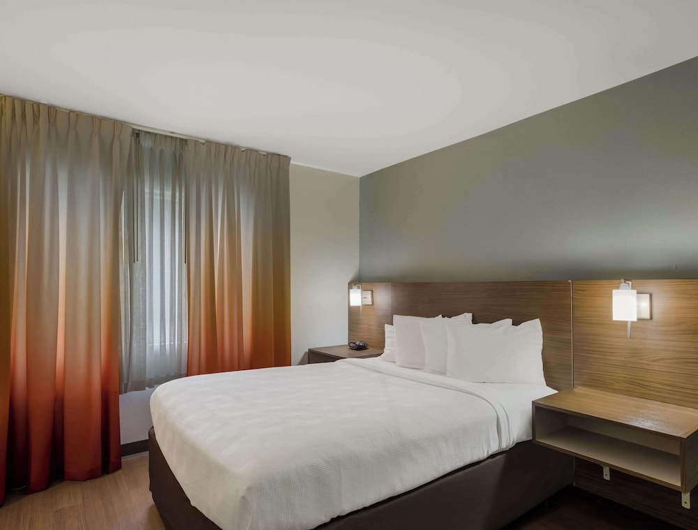 EFFICIENCY, QUEEN BED, ACCESSIBLE