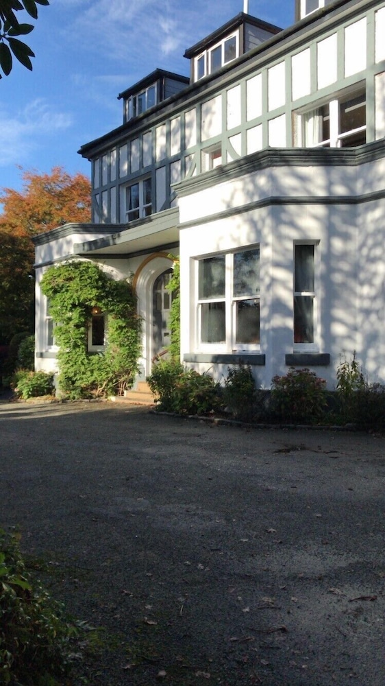 Brook Hall Hotel 6/66