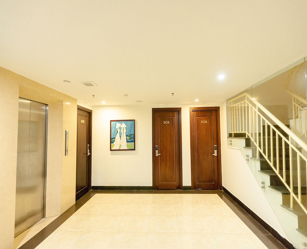 Royal Charm Hotel 8/57
