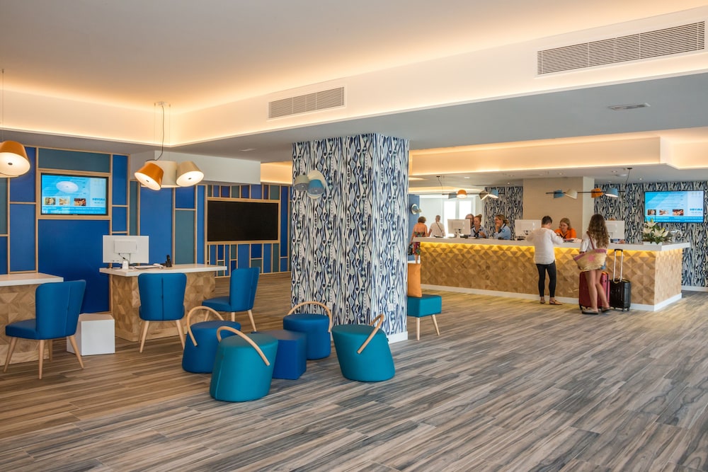 Hovima La Pinta 2/50