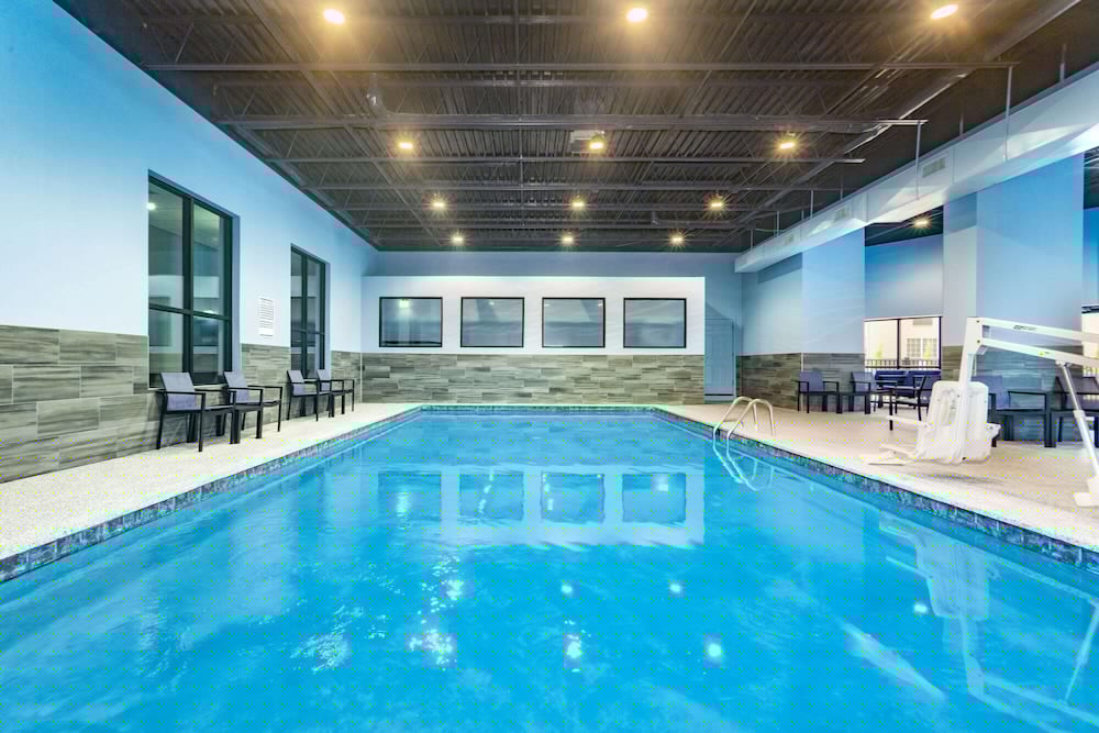 La Quinta Inn & Suites by Wyndham Joplin 7/56