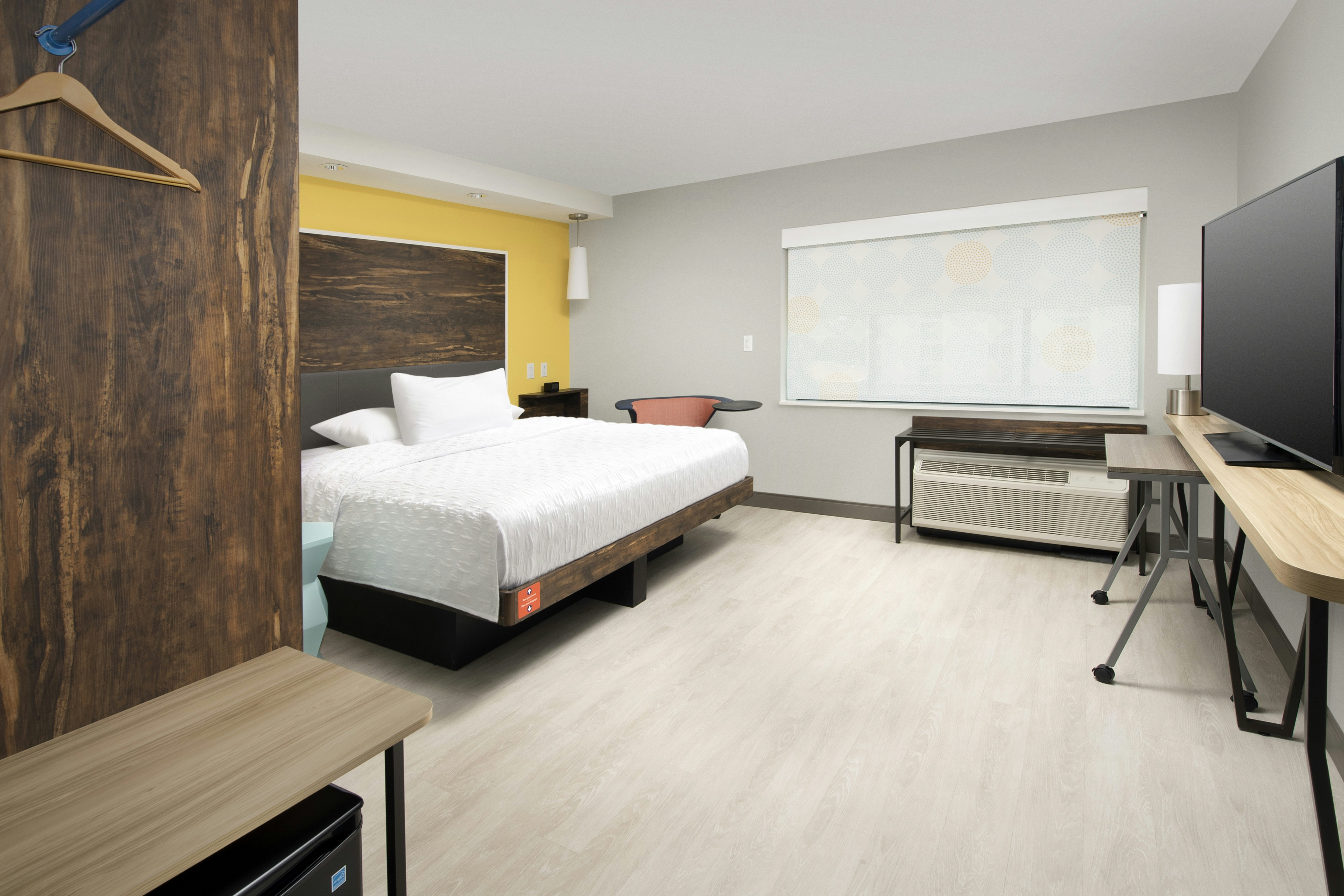 ROOM, KING BED, ACCESSIBLE