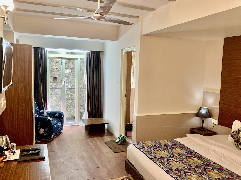 Maya Inn 32/70