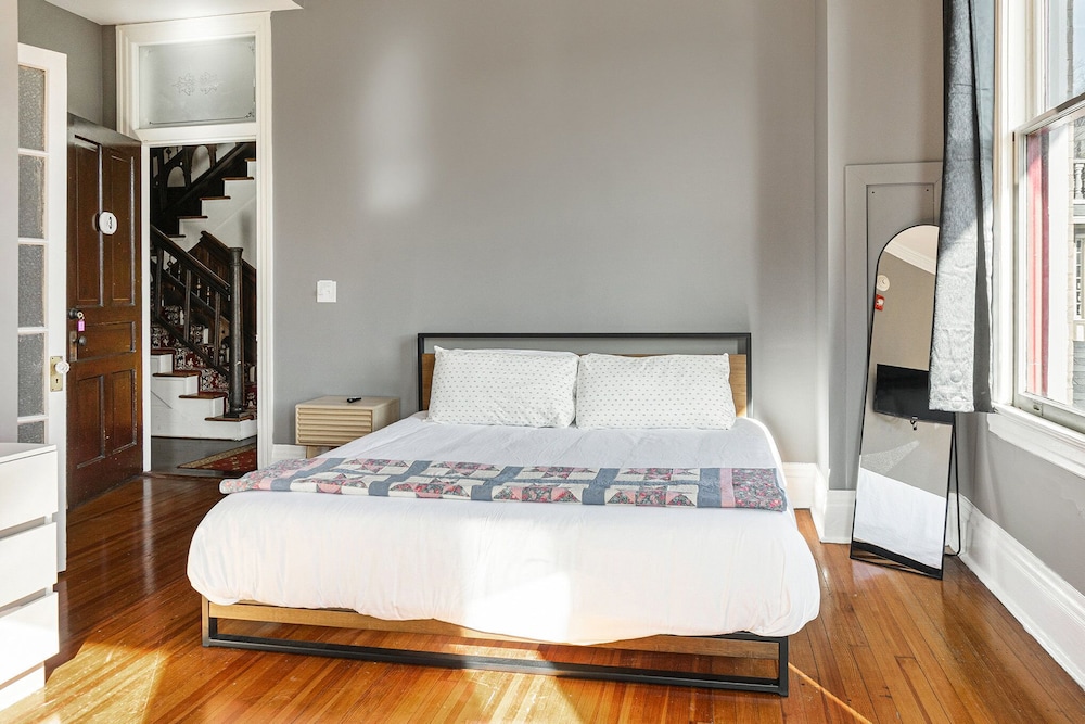 House, Single Bed