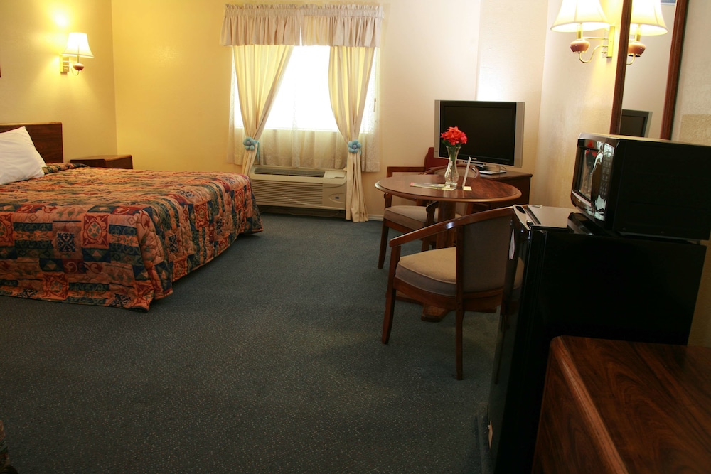 Claremore Motor Inn 31/34