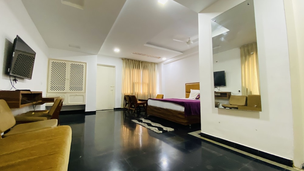 Amaravathi Hotel 15/17