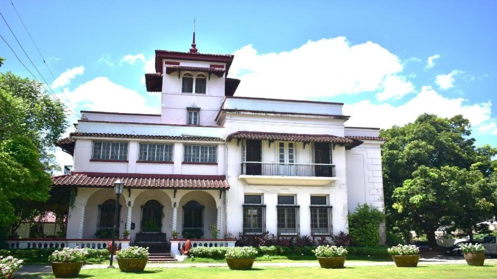 The Henry Suites MiraNila QC 6/41