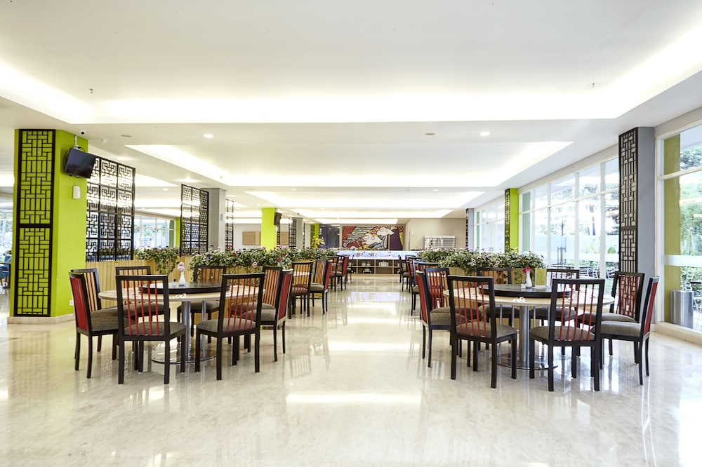 MaxOneHotels.com at Resort Makassar 41/57