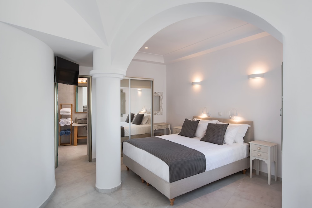 SUPERIOR, SUITE, QUEEN BED, SEA VIEW, SOFA
