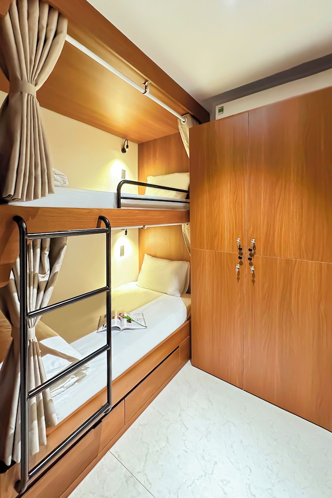 ROOM, QUADRUPLE