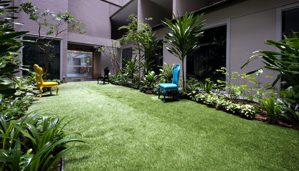 V Hotel Bencoolen 4/54