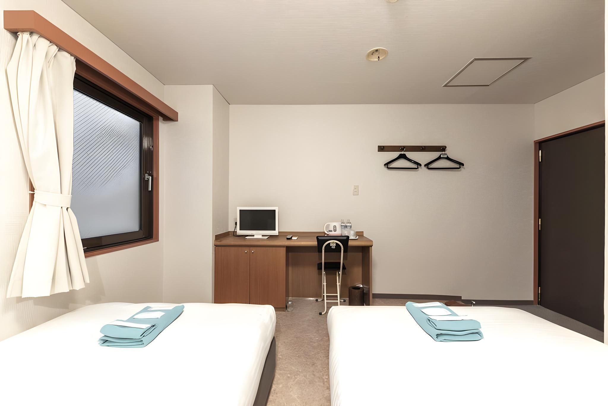 Semi Room, Twin Beds