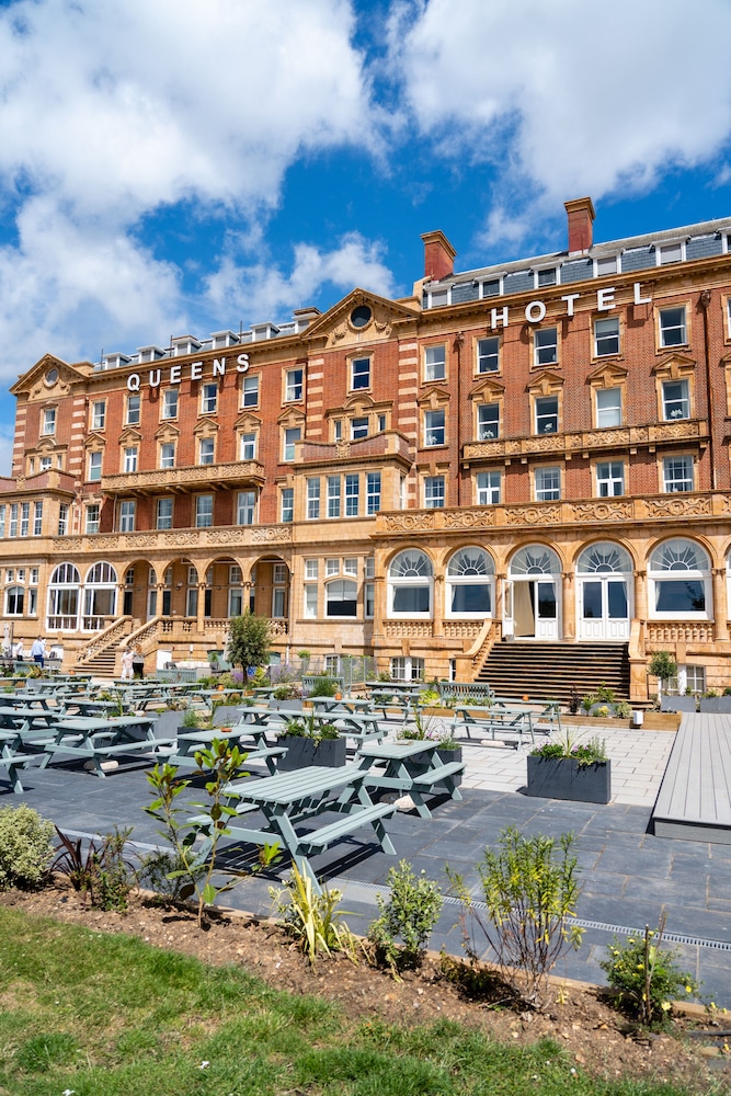 Queens Hotel Portsmouth 5/76
