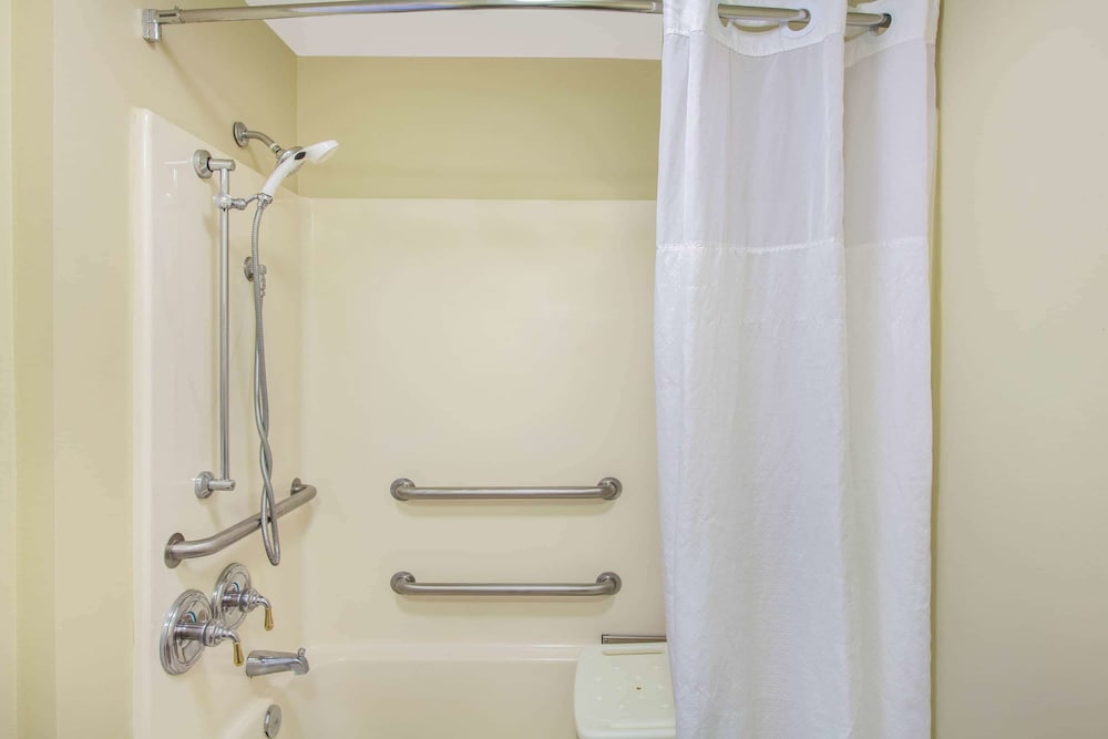 Baymont By Wyndham Jacksonville/Butler Blvd 21/22