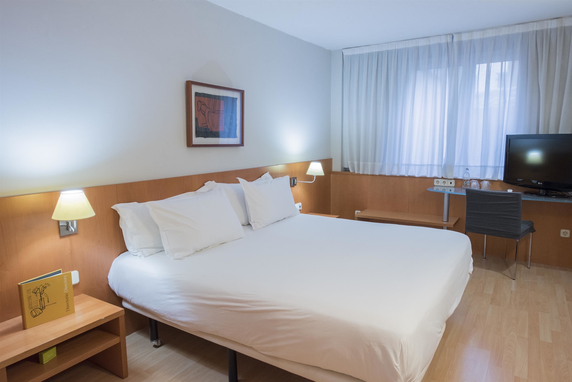 STANDARD, QUEEN BED
