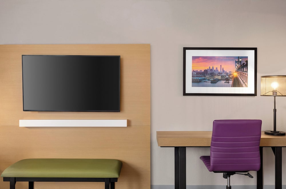 Holiday Inn Philadelphia Arpt-Stadium Area 50/54