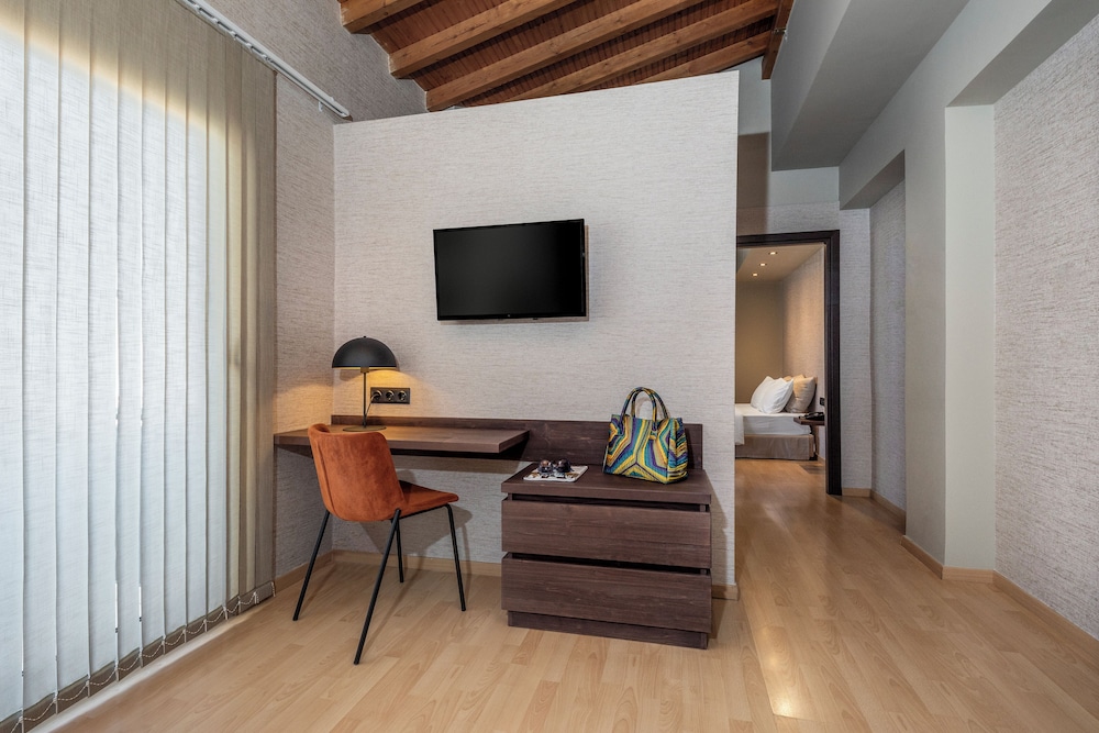 Nafpaktos Hotel 66/76