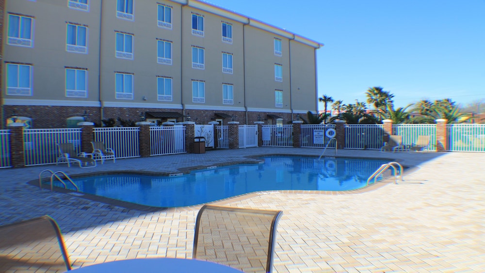 Holiday Inn Express Hotel And Suites Gonzales 3/71
