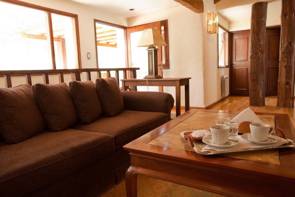 Marques de Tojo Hotel 36/63