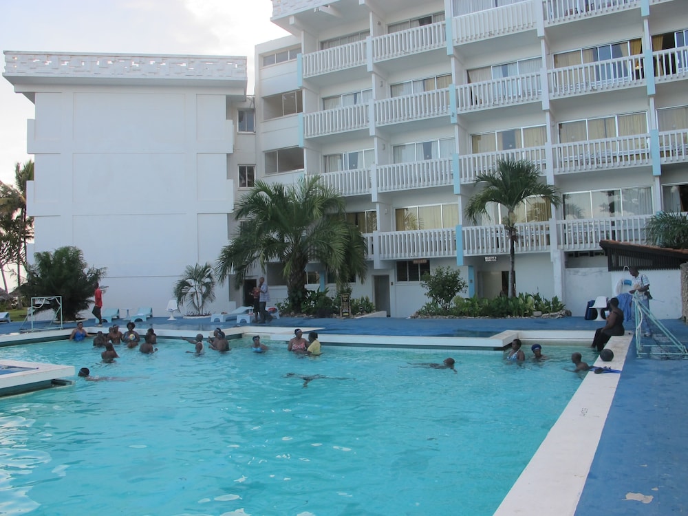 Mombasa Beach Hotel 2/39