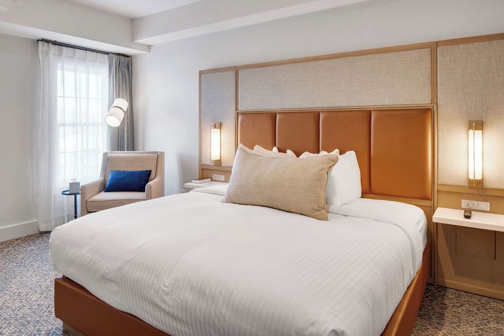 Garden Suite, King Bed, Sofa