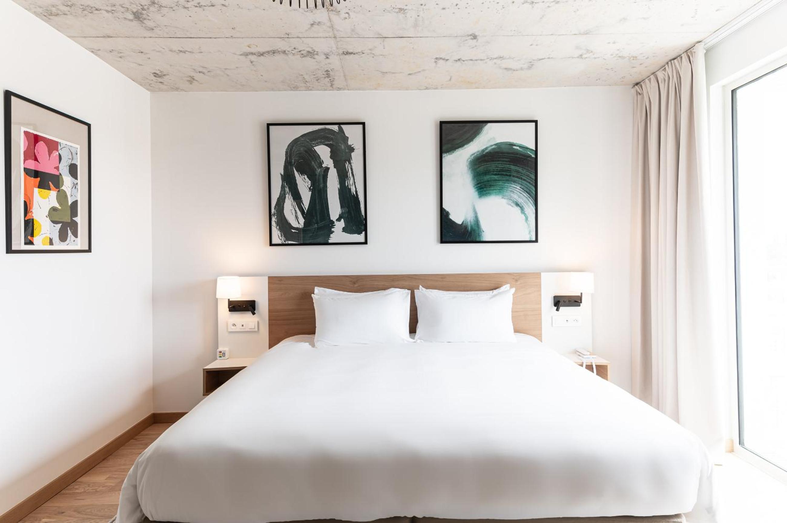 Super, Standard, King Bed, Balcony