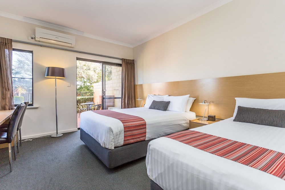 Country Comfort Perth 15/74